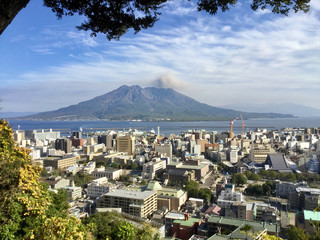 Obraz premium Sakurajima seen from Shiroyama Observatory