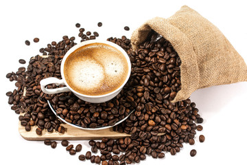 Coffee cup and beans coffee  on a white background. coffee cup and coffee beans.