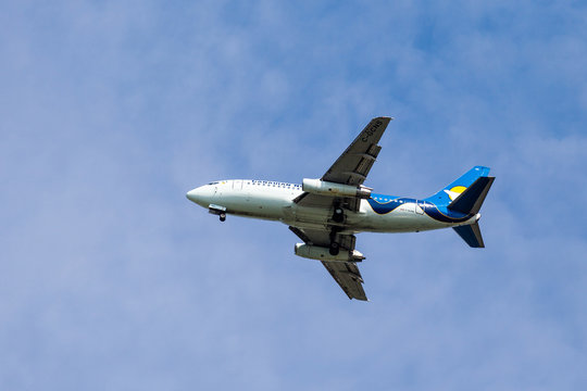 Canadian North Airlines  Boeing 737-200 Takes Off From Calgary