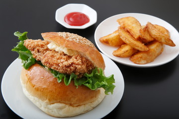 フライドチキンバーガー