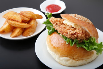 フライドチキンバーガー
