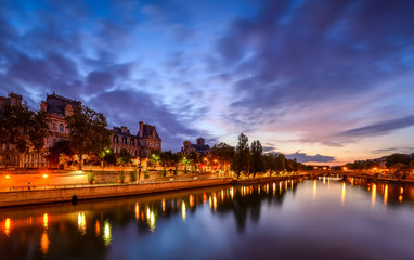 Fototapeta na wymiar Paris, France 2017 Dawn at Pont d'Arcole 
