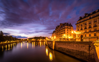 Fototapeta na wymiar Paris, France 2017 Dawn at Pont d'Arcole 
