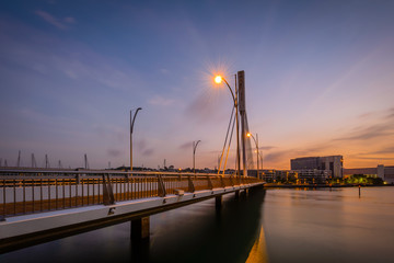 Singapore 2018 Sunrise at Keppel Bay Bridge over look to Vivo City, Haborfront