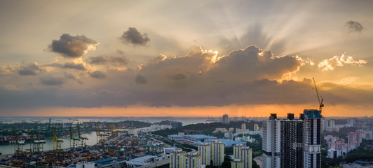 Fototapeta na wymiar Singapore 2017 West skyline of Singapore look from Pinnacle at Duxton Roof terrace during sunset