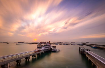 Fototapeta premium Singapore 2018 Sunrise at Marina South Pier located in Marina South, Singapore