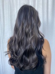 Fototapeta premium Pinterest hair - Wavy smoky grey highlights 