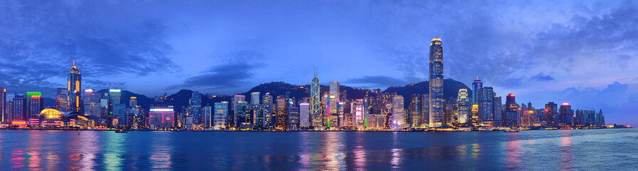 Fototapeta na wymiar panoramic view of skyline of Hong kong island from victoria harbour