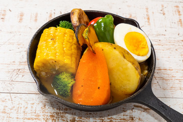 野菜カレー Vegetable curry made in an iron pan