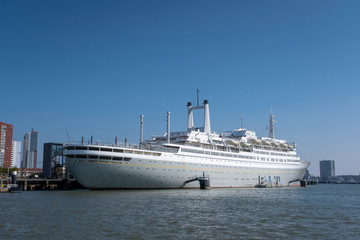 SS Rotterdam Cruiseship im Hafen von Rotterdam