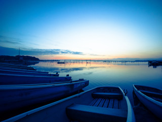 Obraz premium 印旛沼の夜明けの風景