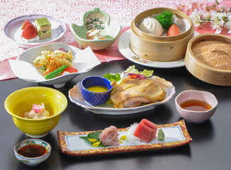 会席料理　和食　盛り付け　日本