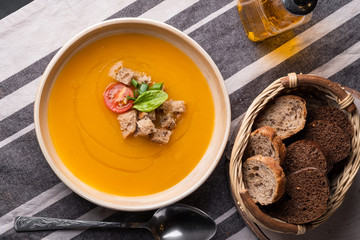 Puree the soup for a vegetarian diet