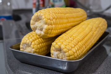 A plate of fresh healthy corns.
