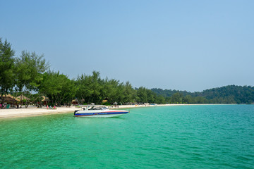 Fototapeta na wymiar Beautiful beach on Koh Rong island, Sihanoukville, Cambodia.