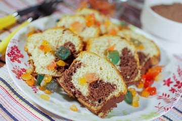 Recette du marbré au chocolat  accompagné de fruits confits