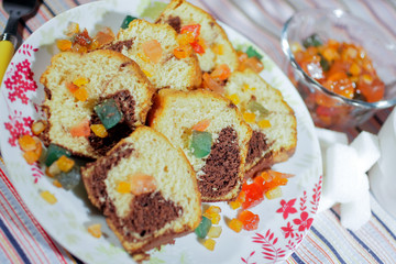 Recette du marbré au chocolat  accompagné de fruits confits