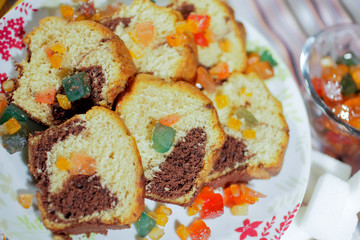 Recette du marbré au chocolat  accompagné de fruits confits