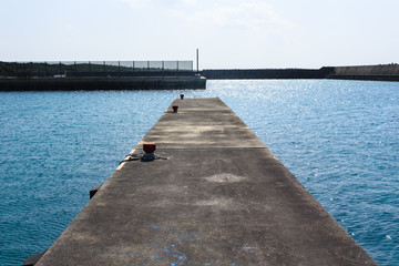 Obraz premium 日本最南端、沖縄波照間島・3月の波照間港