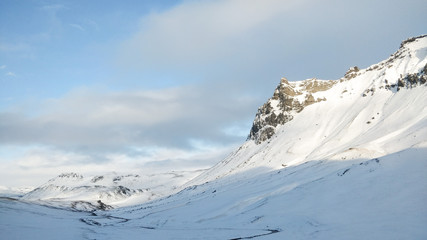 Winterlandschaft mit Berg