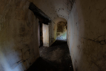 Obraz premium tunele opuszczonego schronu