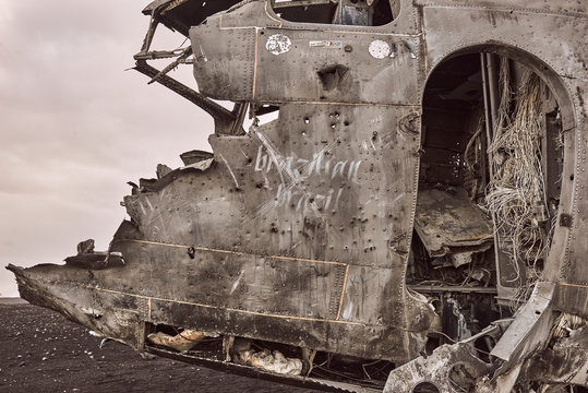 Abandoned DC Plane on S&oacute;lheimasandur black beach, Iceland