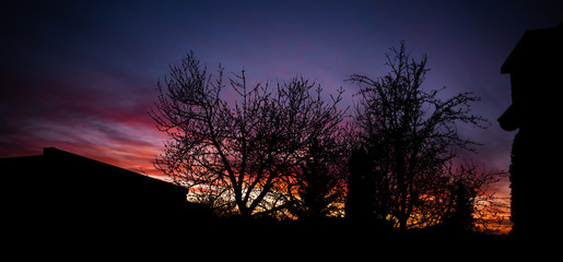 Krajobraz zachodu słońca o  intensywnych kolorach. © Mariusz