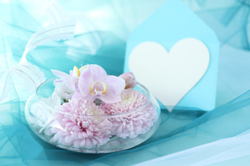 ピンクの胡蝶蘭とピンポンマムの花束とラブレター