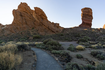 Beginn des Sonnenuntergangs im Teide Nationalpark auf Teneriffa. Sehr idyllisches Fotomotiv