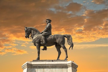 Obraz premium ANKARA, TURKEY : Ataturk monument in city center, Ulus