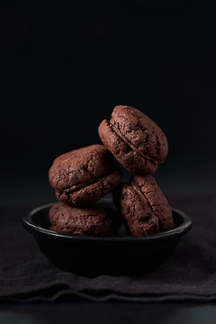 Chocolate macarons