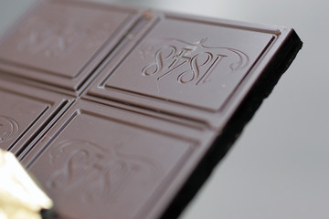 Assortiment et degustation de plaquette de chocolat