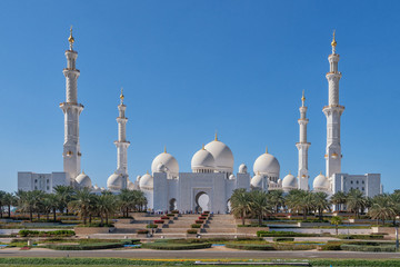 Fototapeta na wymiar The Sheikh Zayed Mosque in Abu Dhabi