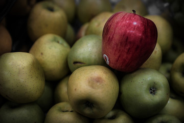 apples in the market