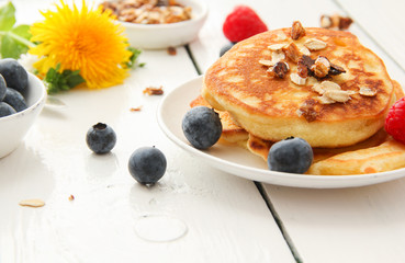 Pfannkuchen Pancakes Tisch Brett Blaubeeren Himbeeren