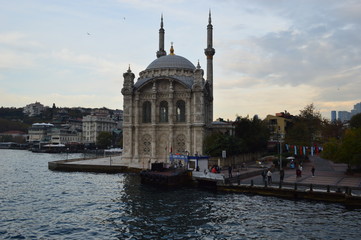Fototapeta na wymiar The Ortaköy Mosque in Istanbul.