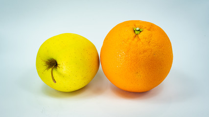 Fotografia primer plano manzana y naranja