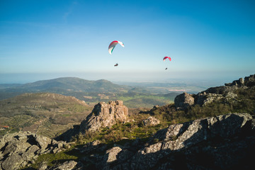 Parapente en la montaña