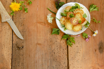 frische Bratkartoffeln Vegetarisch mit Wildkräutern Kartoffelsalat