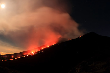 Colata di lava e eruzione di notte -Escursione sul vulcano Etna