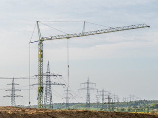 Baukran auf Baustelle bei Neuerschliessung