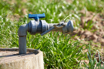 Wasseranschluß oder Wasserhahn einer Punpe zur Bewässerung auf dem Acker und Feld