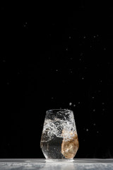 ingwer water splash in drinking glass