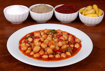 excellent turkish food chickpeas on a spicy white plate
