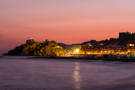 Last lights of the sunset on the beaches of Almu&ntilde;ecar, Granada (Spain)