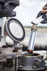 Oil level measurement in the tank