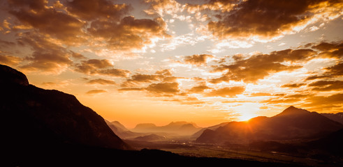 zonsopgang in de Tiroler Alpen