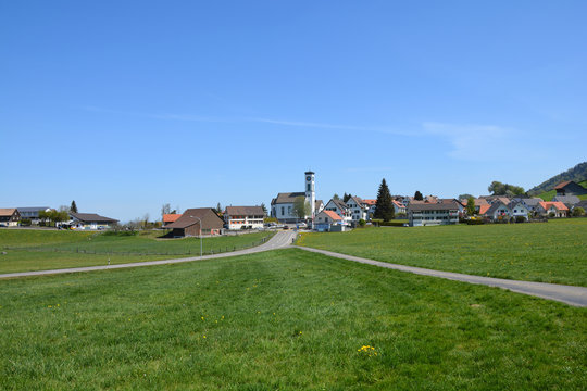 Das Dorf H&uuml;tten (Gemeinde W&auml;denswil), Kanton Z&uuml;rich