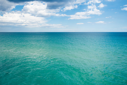 scenery view of transparent water and blue sky with horizont line