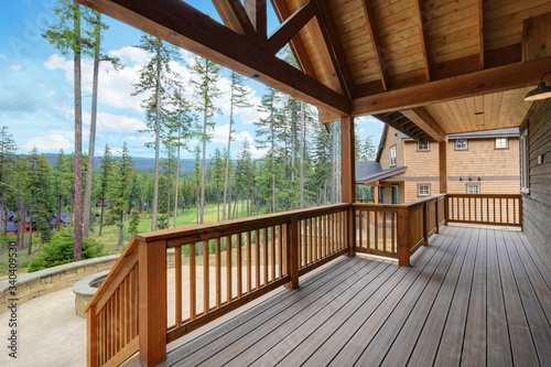 Fototapete Beautiful Large Deck With Stone Patio And Covered Large Roof Ceiling Iriana Shiyan